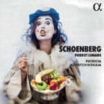 Schönberg: Pierrot Lunaire | Patricia Kopatchinskaja (violin/sprechgesang), Meesun Hong (violin), Julia Gallego (fløjte), Reto Bieri (klarinet), Thomas Kaufmann (cello), Joonas Ahonen (klaver), Marko Milenkovic (bratsch) | Alpha 722 | Pladeanmeldelse | Magasinet KLASSISK
