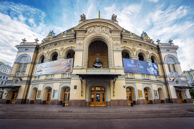 Publikum klar til at løbe i beskyttelsesrum i Kievs Opera | Magasinet KLASSISK