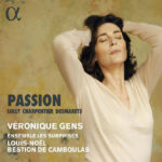 Lully, Charpentier & Desmarets: Passion | Véronique Gens (sopran), Ensemble Les Surprises, Les Chantres du Centre de Musique Baroque de Versailles, dir. Louis-Noël Bestion de Camboulas | Alpha 747 | Pladeanmeldelse | Magasinet KLASSISK