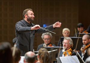 Berliner Filharmonikernes chefdirigent får Sonningprisen 2026 | Magasinet KLASSISK