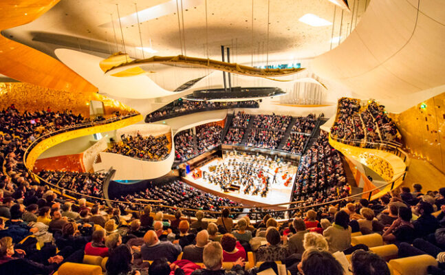 Nødblus og håndgemæng i Philharmonie de Paris | Magasinet KLASSISK