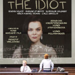 Weinberg: The Idiot | Bogdan Volkov, Aušrinė Stundytė, Vladislav Sulimsky, Iurii Samoilov, Xenia Puskarz Thomas, Wiener Filharmonikerne, Mirga Gražinytė-Tyla (dir.), Krzysztof Warlikowski (iscen.) | Unitel Editions 811408 [DVD] | Pladeanmeldelse | Magasinet KLASSISK