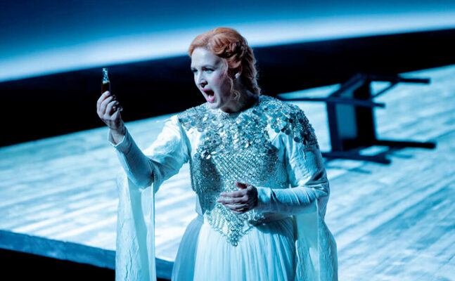 Lise Davidsen overdænget med anmelderroser i Barcelona | Magasinet KLASSISK