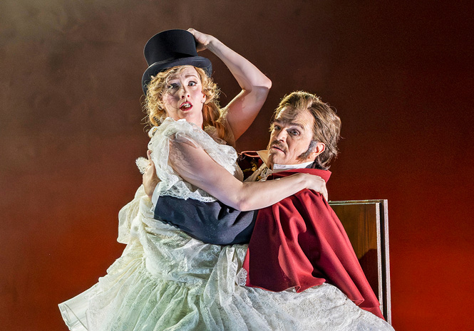 Fraværet af et erotisk epicenter skaber et tomrum, hvor de øvrige figurer er overladt til instruktørens sjov og ballade | Operaanmeldelse | Magasinet KLASSISK