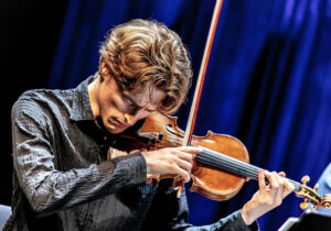Dansk violinist spiller sig til topplacering ved international konkurrence | Magasinet KLASSISK