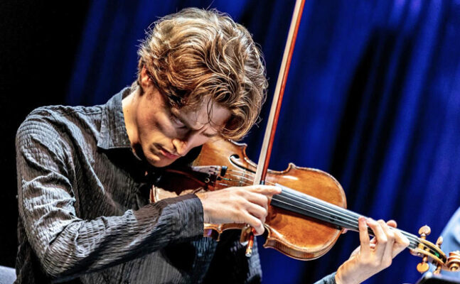 Dansk violinist spiller sig til topplacering ved international konkurrence | Magasinet KLASSISK