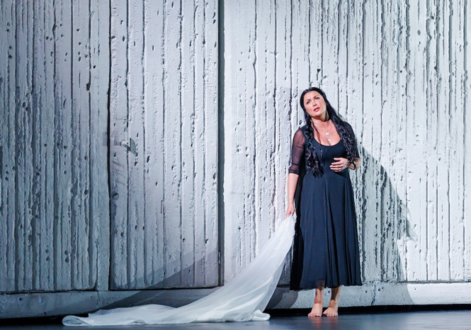 Telefonstorm afbryder Netrebko i Barcelona | Magasinet KLASSISK